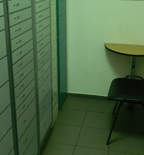 В Киеве мужчина украл из банка 100 тыс. грн (ФОТО) (фото) - фото 2 В Киеве мужчина украл из банка 100 тыс. грн (ФОТО) (фото) - фото 2