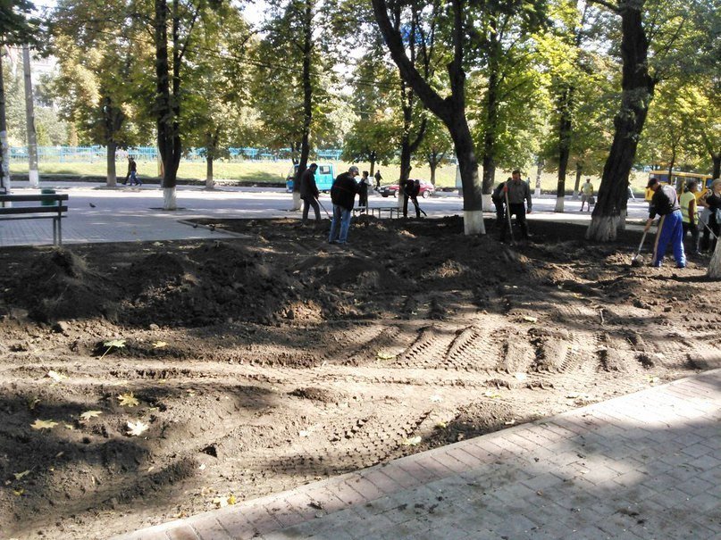 В Сумах осужденные благоустроили сквер «СКД» (ФОТО) (фото) - фото 1 В Сумах осужденные благоустроили сквер «СКД» (ФОТО) (фото) - фото 1
