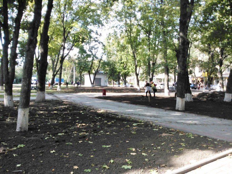 В Сумах осужденные благоустроили сквер «СКД» (ФОТО) (фото) - фото 1 В Сумах осужденные благоустроили сквер «СКД» (ФОТО) (фото) - фото 1