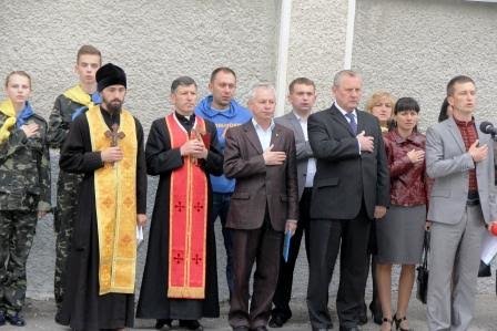 Гімназисти Тернопільщини відкрили дошку пам’яті Тараса Біленького, який загинув у зоні АТО (фото) (фото) - фото 1 Гімназисти Тернопільщини відкрили дошку пам’яті Тараса Біленького, який загинув у зоні АТО (фото) (фото) - фото 1