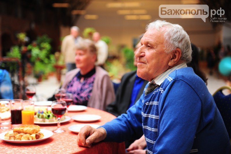 Заводчан посвятили в пенсионеры. Фоторепортаж