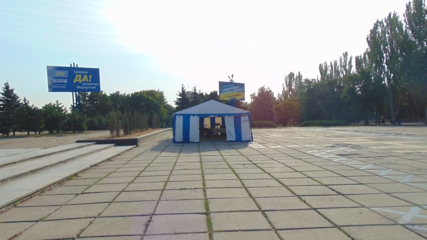 Мариупольцам ночью не дали заснуть молитвы христиан на площади Свободы? (ФОТО) (фото) - фото 1 Мариупольцам ночью не дали заснуть молитвы христиан на площади Свободы? (ФОТО) (фото) - фото 1
