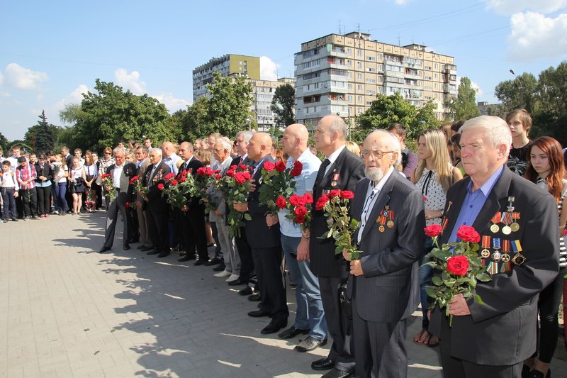 В годовщину открытия памятного знака героям Чернобыля в Днепропетровске прошел митинг (фото) - фото 6 В годовщину открытия памятного знака героям Чернобыля в Днепропетровске прошел митинг (фото) - фото 6