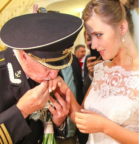24-летняя крымчанка вышла замуж за 84-летнего российского актера Ивана Краско (ФОТО, ВИДЕО) (фото) - фото 2 24-летняя крымчанка вышла замуж за 84-летнего российского актера Ивана Краско (ФОТО, ВИДЕО) (фото) - фото 2