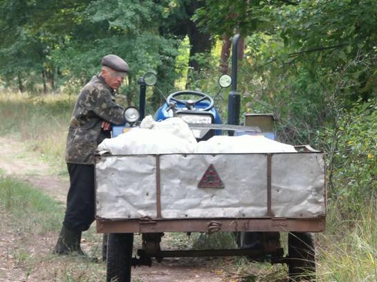 Двое мужчин вывозили яблоки из Чернобыльской зоны (ФОТО) (фото) - фото 1 Двое мужчин вывозили яблоки из Чернобыльской зоны (ФОТО) (фото) - фото 1