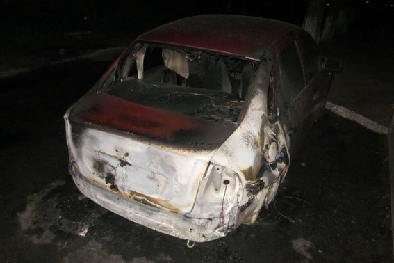 Правоохоронці Полтавщини розслідують факт підпалу автомобілів. Фото (фото) - фото 1 Правоохоронці Полтавщини розслідують факт підпалу автомобілів. Фото (фото) - фото 1