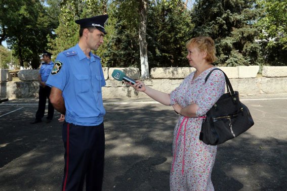 В Мариуполе школьников накормили армейским обедом (ФОТО) (фото) - фото 1 В Мариуполе школьников накормили армейским обедом (ФОТО) (фото) - фото 1