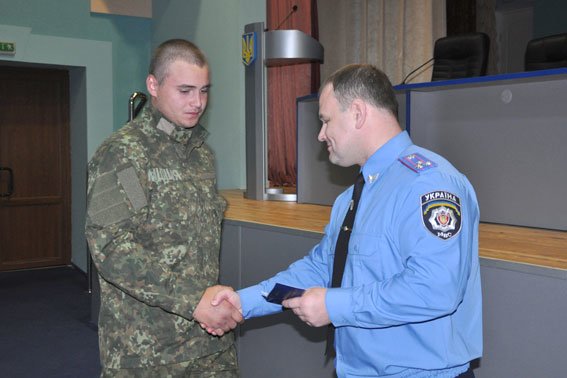 В Полтаві 152 працівника УМВС отримали посвідчення учасника бойових дій (фото) - фото 1 В Полтаві 152 працівника УМВС отримали посвідчення учасника бойових дій (фото) - фото 1