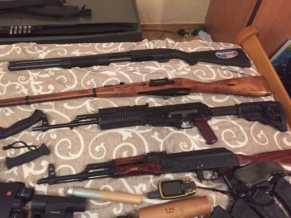 У группировки, готовившей заказные убийства в Киеве, изъяли арсенал оружия (ФОТО, ВИДЕО) (фото) - фото 1 У группировки, готовившей заказные убийства в Киеве, изъяли арсенал оружия (ФОТО, ВИДЕО) (фото) - фото 1