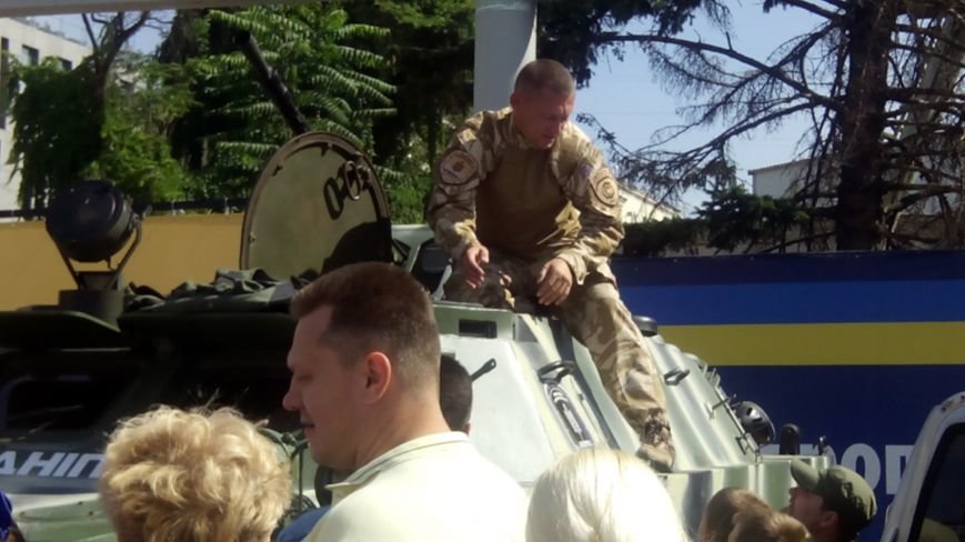 На День города днепропетровцы нарисовали самую большую картину в Украине (ФОТО) (фото) - фото 6 На День города днепропетровцы нарисовали самую большую картину в Украине (ФОТО) (фото) - фото 6