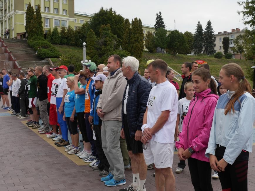 Понад 100 спортсменів-аматорів взяли участь у легкоатлетичному пробігу “Тернопільська Озеряна» (Фоторепортаж) (фото) - фото 1 Понад 100 спортсменів-аматорів взяли участь у легкоатлетичному пробігу “Тернопільська Озеряна» (Фоторепортаж) (фото) - фото 1