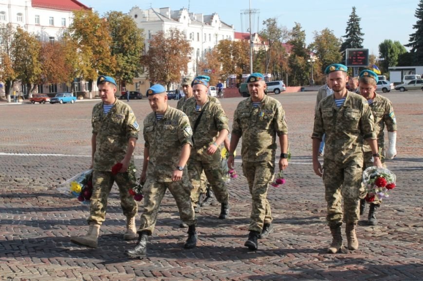 В Чернигов из зоны АТО вернулись «киборги» (фото) - фото 1 В Чернигов из зоны АТО вернулись «киборги» (фото) - фото 1