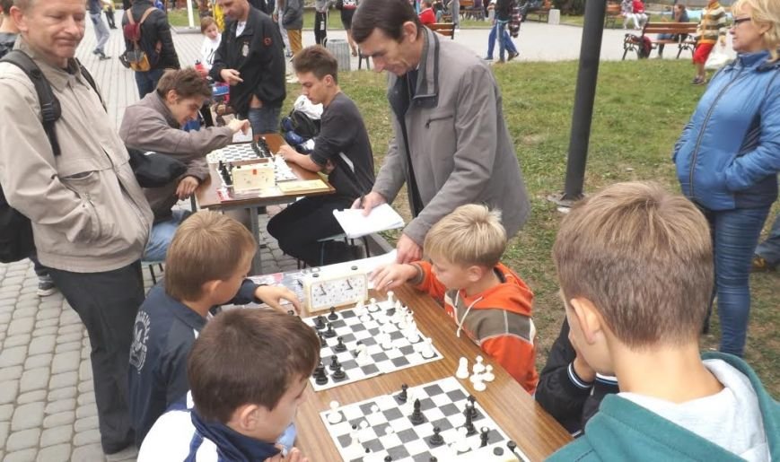 До Дня фізичної культури на Львівщині відзначили кращих спортсменів та провели змагання (ФОТО) (фото) - фото 8 До Дня фізичної культури на Львівщині відзначили кращих спортсменів та провели змагання (ФОТО) (фото) - фото 8