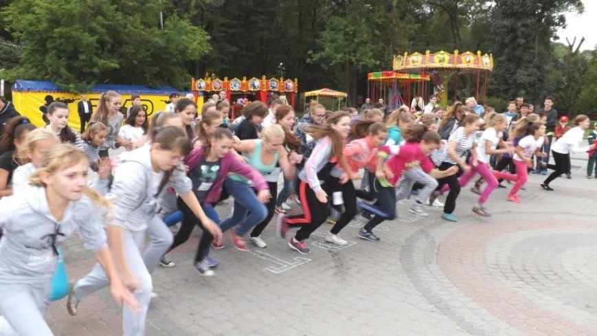 До Дня фізичної культури на Львівщині відзначили кращих спортсменів та провели змагання (ФОТО) (фото) - фото 7 До Дня фізичної культури на Львівщині відзначили кращих спортсменів та провели змагання (ФОТО) (фото) - фото 7