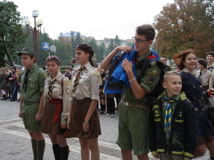 Сотні пластунів пройшли урочистим маршем у центрі Тернополя (ФОТОРЕПОРТАЖ) (фото) - фото 4 Сотні пластунів пройшли урочистим маршем у центрі Тернополя (ФОТОРЕПОРТАЖ) (фото) - фото 4