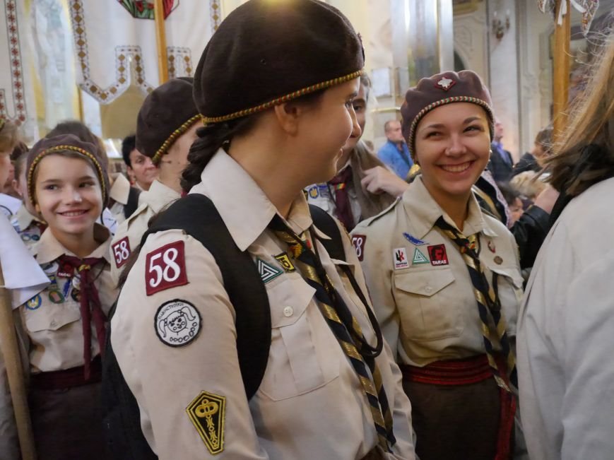 Сотні пластунів пройшли урочистим маршем у центрі Тернополя (ФОТОРЕПОРТАЖ) (фото) - фото 4 Сотні пластунів пройшли урочистим маршем у центрі Тернополя (ФОТОРЕПОРТАЖ) (фото) - фото 4