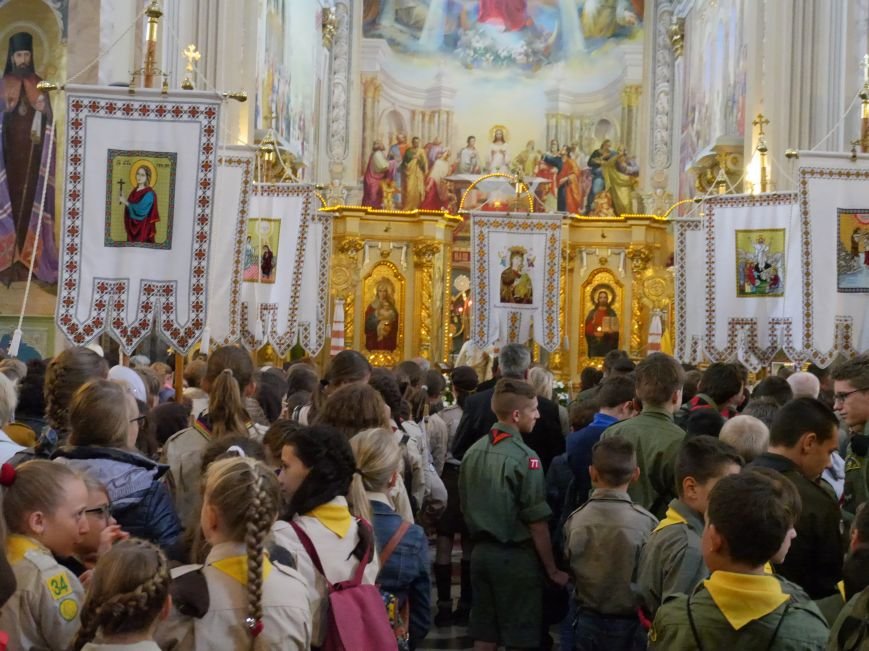 Сотні пластунів пройшли урочистим маршем у центрі Тернополя (ФОТОРЕПОРТАЖ) (фото) - фото 4 Сотні пластунів пройшли урочистим маршем у центрі Тернополя (ФОТОРЕПОРТАЖ) (фото) - фото 4
