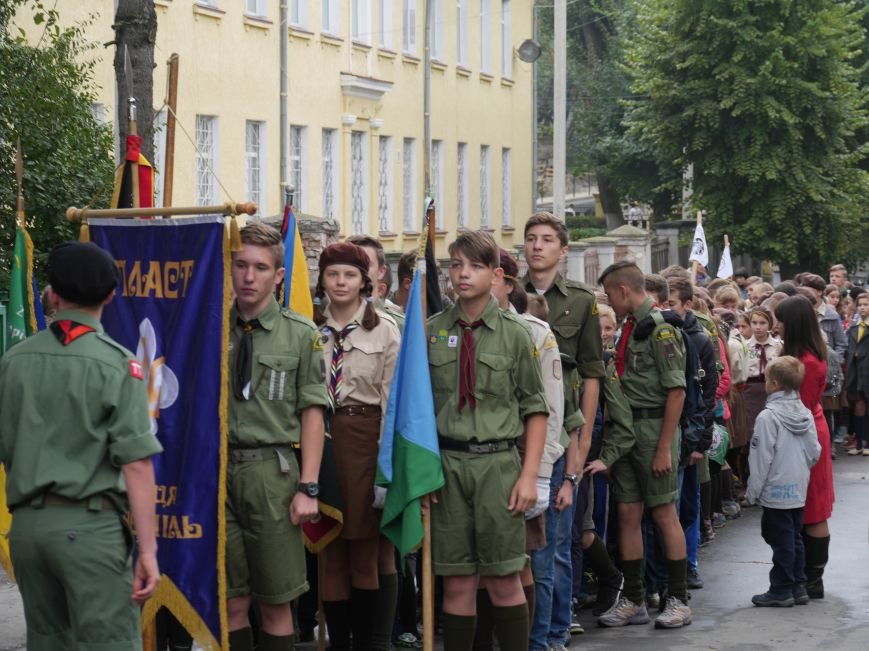 Сотні пластунів пройшли урочистим маршем у центрі Тернополя (ФОТОРЕПОРТАЖ) (фото) - фото 2 Сотні пластунів пройшли урочистим маршем у центрі Тернополя (ФОТОРЕПОРТАЖ) (фото) - фото 2