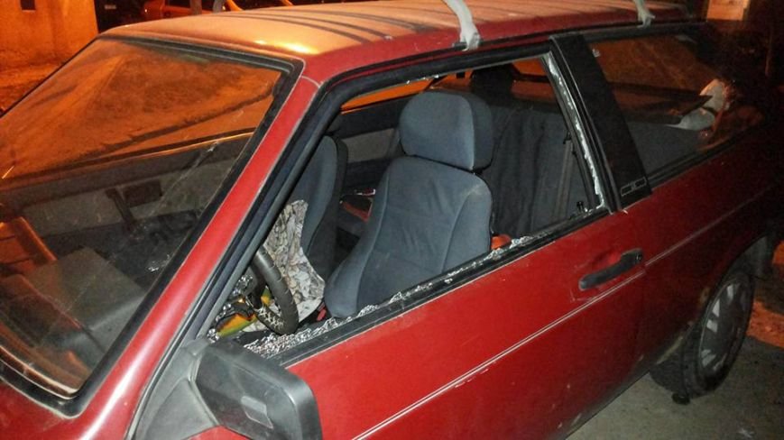 За добу у Львові розбили вікна у п'яти автівках (ФОТО) (фото) - фото 3 За добу у Львові розбили вікна у п'яти автівках (ФОТО) (фото) - фото 3