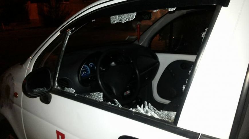 За добу у Львові розбили вікна у п'яти автівках (ФОТО) (фото) - фото 4 За добу у Львові розбили вікна у п'яти автівках (ФОТО) (фото) - фото 4