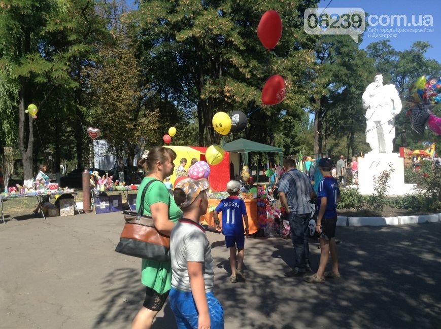 Дорогие праздники в Димитрове: 440 тысяч на ветер (фото) - фото 3 Дорогие праздники в Димитрове: 440 тысяч на ветер (фото) - фото 3