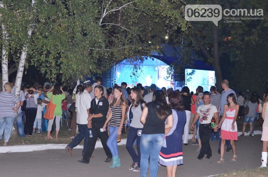 Дорогие праздники в Димитрове: 440 тысяч на ветер (фото) - фото 8 Дорогие праздники в Димитрове: 440 тысяч на ветер (фото) - фото 8