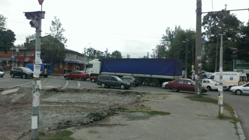 ДТП в Днепропетровске: «ДАФ» насмерть сбил женщину (ФОТО) (фото) - фото 3 ДТП в Днепропетровске: «ДАФ» насмерть сбил женщину (ФОТО) (фото) - фото 3