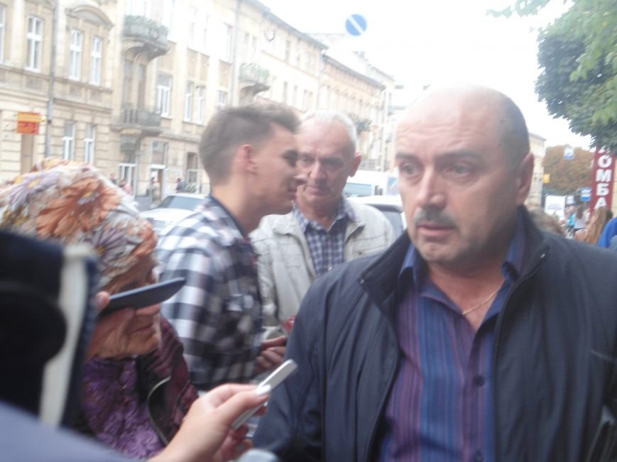 У нас просто викрали три гектари землі, - львів’яни про забудову парку «Знесіння» (ФОТО) (фото) - фото 2 У нас просто викрали три гектари землі, - львів’яни про забудову парку «Знесіння» (ФОТО) (фото) - фото 2
