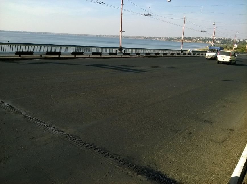 В Николаеве мосты так закатали в афсальт, что военные корабли не смогли зайти в акваторию завода (фото) - фото 3 В Николаеве мосты так закатали в афсальт, что военные корабли не смогли зайти в акваторию завода (фото) - фото 3