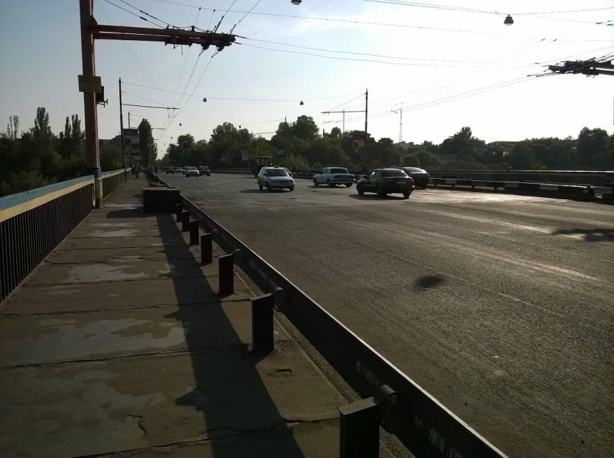 В Николаеве мосты так закатали в афсальт, что военные корабли не смогли зайти в акваторию завода (фото) - фото 4 В Николаеве мосты так закатали в афсальт, что военные корабли не смогли зайти в акваторию завода (фото) - фото 4