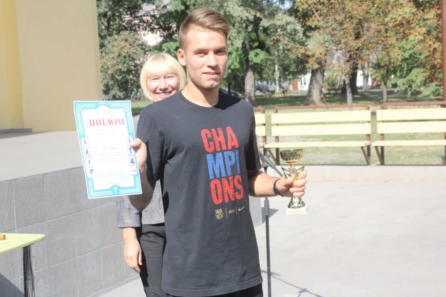 В Днепродзержинске ко Дню города состоялась легкоатлетическая эстафета (фото) - фото 4 В Днепродзержинске ко Дню города состоялась легкоатлетическая эстафета (фото) - фото 4