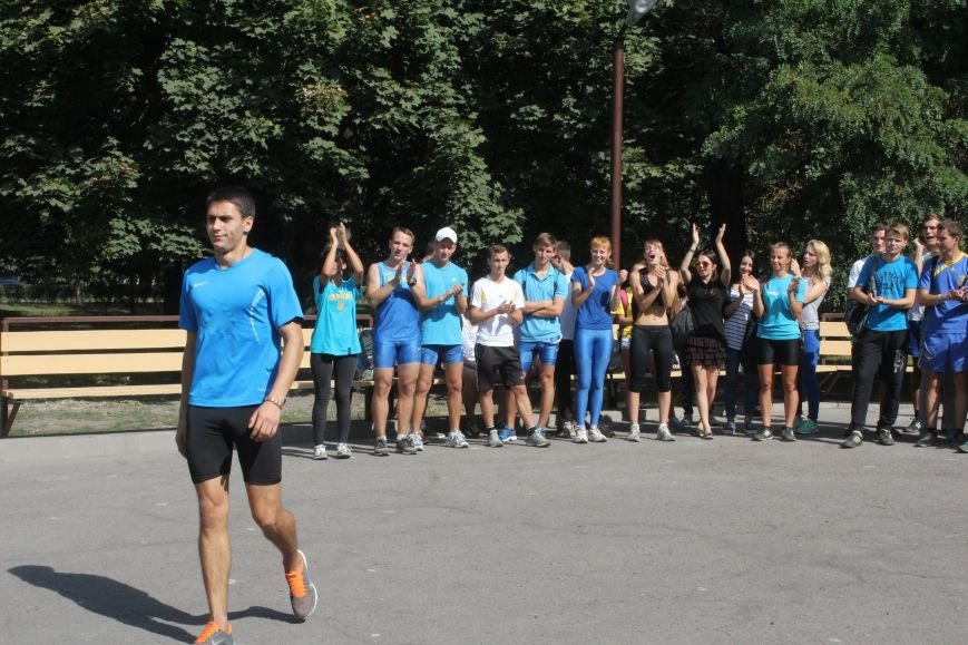 В Днепродзержинске ко Дню города состоялась легкоатлетическая эстафета (фото) - фото 10 В Днепродзержинске ко Дню города состоялась легкоатлетическая эстафета (фото) - фото 10