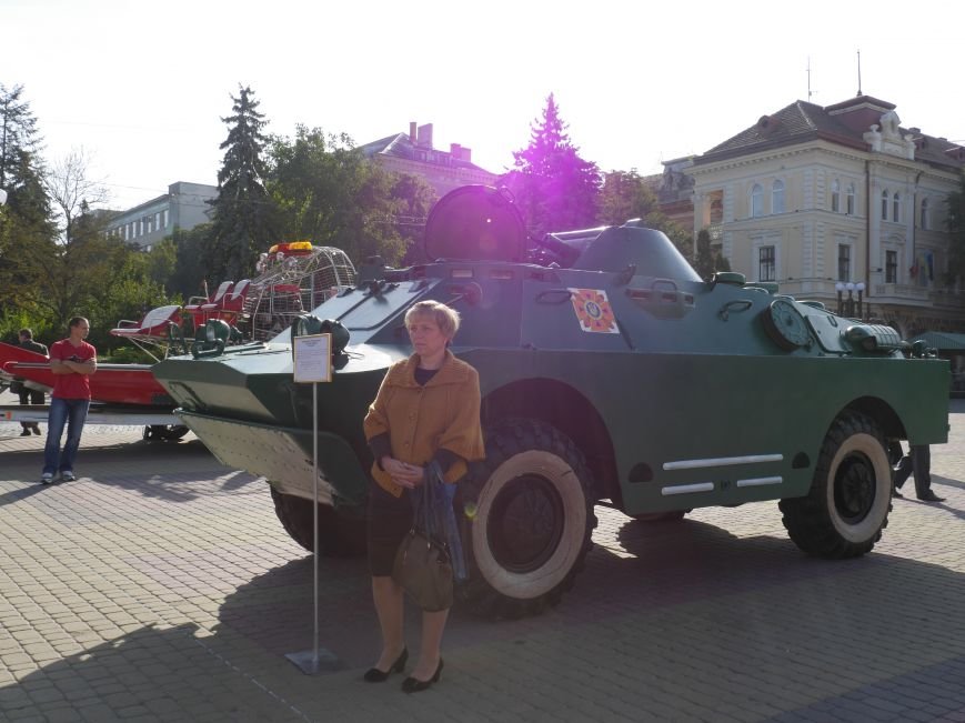 На Театральному майдані виставили техніку ДСНС і відзначили найкращих рятувальників (ФОТОРЕПОРТАЖ) (фото) - фото 1 На Театральному майдані виставили техніку ДСНС і відзначили найкращих рятувальників (ФОТОРЕПОРТАЖ) (фото) - фото 1