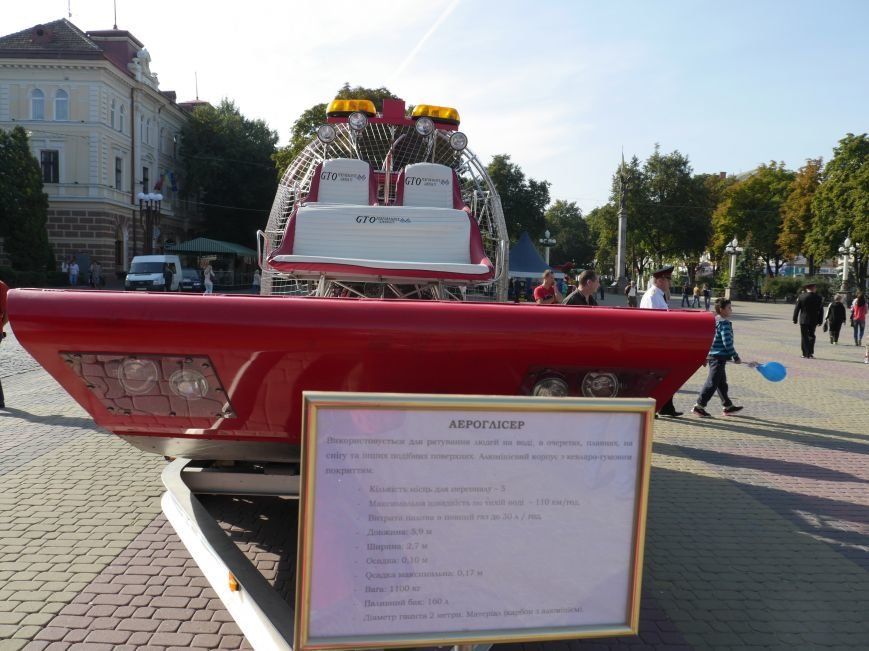 На Театральному майдані виставили техніку ДСНС і відзначили найкращих рятувальників (ФОТОРЕПОРТАЖ) (фото) - фото 1 На Театральному майдані виставили техніку ДСНС і відзначили найкращих рятувальників (ФОТОРЕПОРТАЖ) (фото) - фото 1