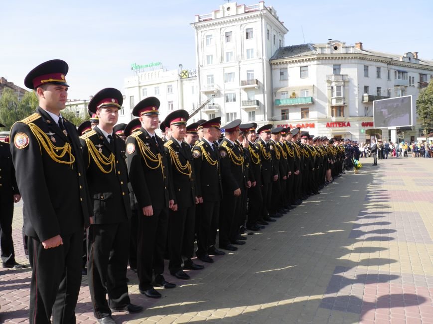 На Театральному майдані виставили техніку ДСНС і відзначили найкращих рятувальників (ФОТОРЕПОРТАЖ) (фото) - фото 1 На Театральному майдані виставили техніку ДСНС і відзначили найкращих рятувальників (ФОТОРЕПОРТАЖ) (фото) - фото 1