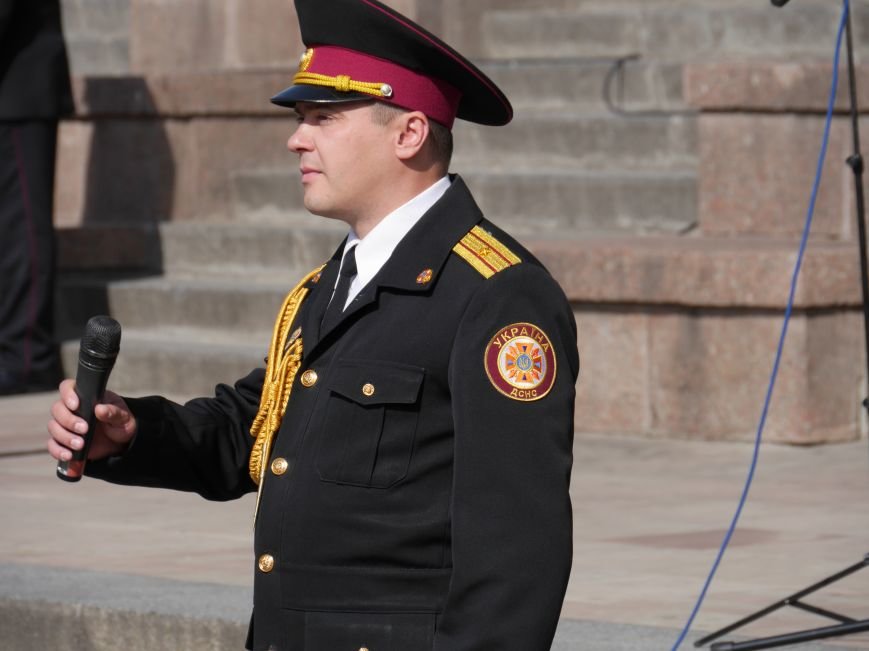 На Театральному майдані виставили техніку ДСНС і відзначили найкращих рятувальників (ФОТОРЕПОРТАЖ) (фото) - фото 1 На Театральному майдані виставили техніку ДСНС і відзначили найкращих рятувальників (ФОТОРЕПОРТАЖ) (фото) - фото 1