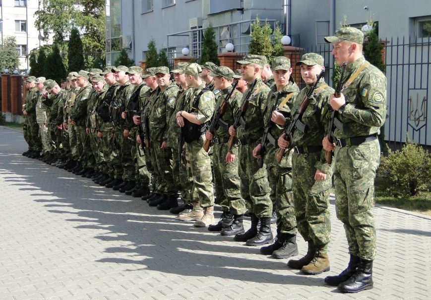 Міліціонерів підрозділу особливого призначення проводжали в АТО (Фото, відео) (фото) - фото 1 Міліціонерів підрозділу особливого призначення проводжали в АТО (Фото, відео) (фото) - фото 1