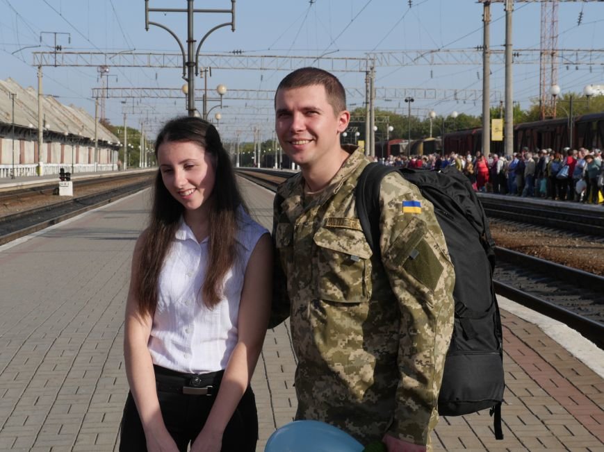 Тернополяни зустріли бійців 44-ї бригади, які повернулися із зони АТО (ФОТО) (фото) - фото 1 Тернополяни зустріли бійців 44-ї бригади, які повернулися із зони АТО (ФОТО) (фото) - фото 1