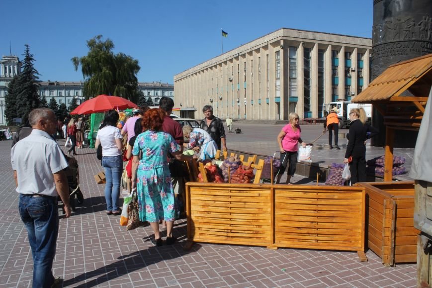В Днепродзержинске открылась ярмарка «Золотая осень» (фото) - фото 1 В Днепродзержинске открылась ярмарка «Золотая осень» (фото) - фото 1