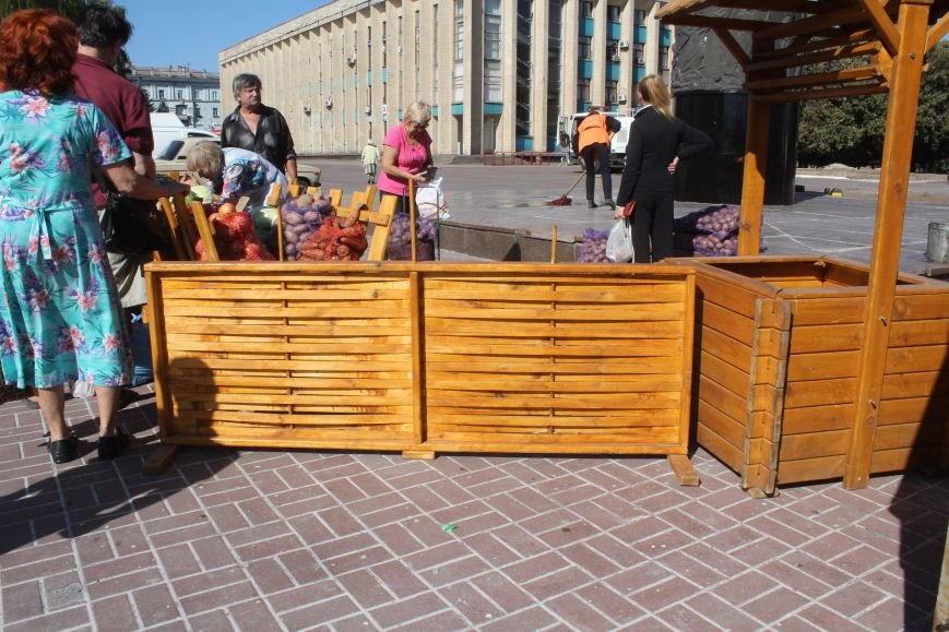 В Днепродзержинске открылась ярмарка «Золотая осень» (фото) - фото 16 В Днепродзержинске открылась ярмарка «Золотая осень» (фото) - фото 16