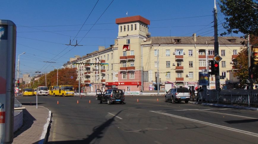 В Мариуполе ограничено движение транспорта (фото) - фото 1 В Мариуполе ограничено движение транспорта (фото) - фото 1