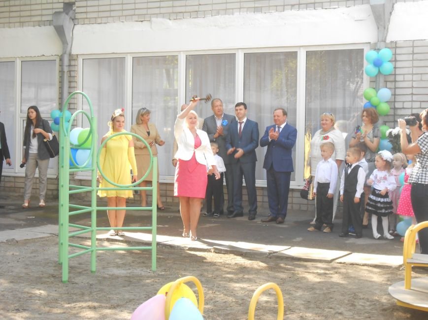 В днепродзержинском детсаду №44 ко Дню города открыли плавательный бассейн (фото) - фото 29 В днепродзержинском детсаду №44 ко Дню города открыли плавательный бассейн (фото) - фото 29