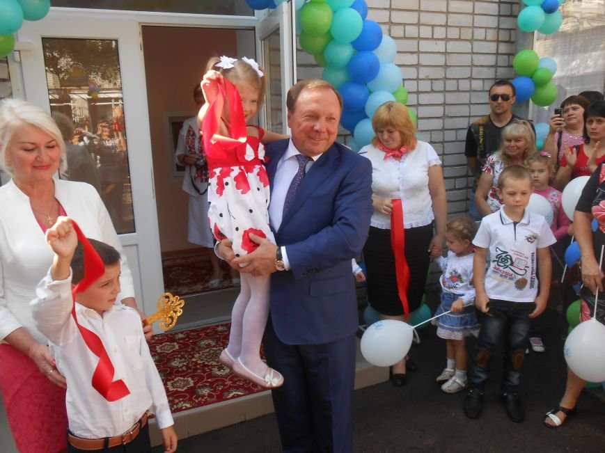 В днепродзержинском детсаду №44 ко Дню города открыли плавательный бассейн (фото) - фото 32 В днепродзержинском детсаду №44 ко Дню города открыли плавательный бассейн (фото) - фото 32