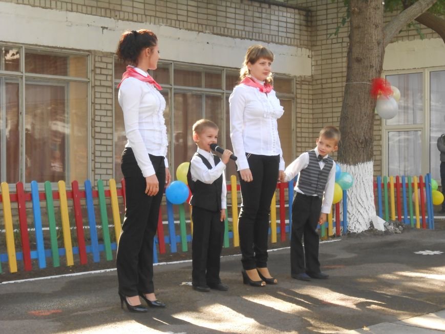 В днепродзержинском детсаду №44 ко Дню города открыли плавательный бассейн (фото) - фото 16 В днепродзержинском детсаду №44 ко Дню города открыли плавательный бассейн (фото) - фото 16