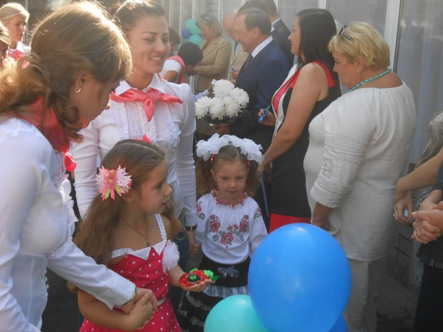 В днепродзержинском детсаду №44 ко Дню города открыли плавательный бассейн (фото) - фото 28 В днепродзержинском детсаду №44 ко Дню города открыли плавательный бассейн (фото) - фото 28