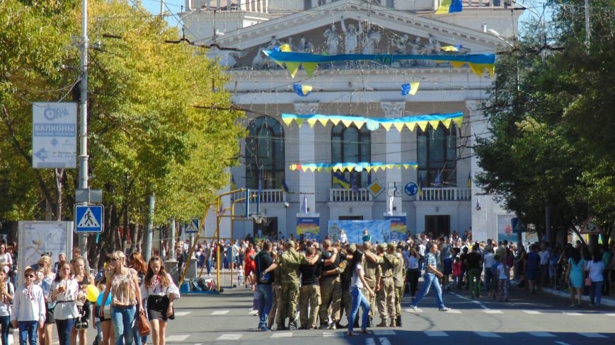 Многонациональный Мариуполь отметил День города без прежнего размах... Многонациональный Мариуполь отметил День города без прежнего размаха (ФОТО) (фото) - фото 1