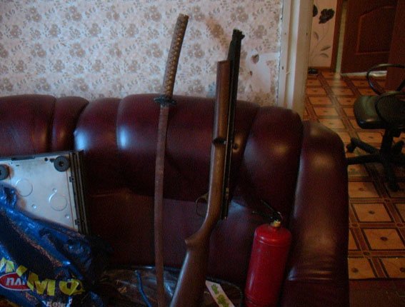 В Славянске изъята крупная партия оружия и наркотиков (фото) - фото 1 В Славянске изъята крупная партия оружия и наркотиков (фото) - фото 1