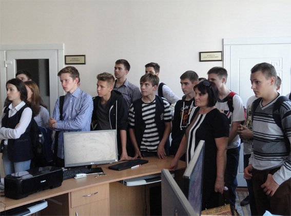 Кіровоградські правоохоронці влаштували екскурсію для школярів. ФОТО (фото) - фото 1 Кіровоградські правоохоронці влаштували екскурсію для школярів. ФОТО (фото) - фото 1