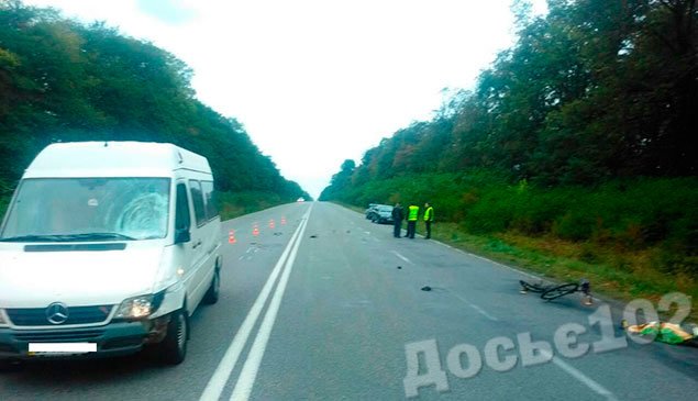 На Тернопільщині «Мерседес» насмерть збив велосипедиста (ФОТО) (фото) - фото 1 На Тернопільщині «Мерседес» насмерть збив велосипедиста (ФОТО) (фото) - фото 1