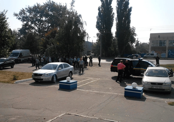 Невідомий повідомив про замінування райвідділу міліції у Полтаві (фото) - фото 2 Невідомий повідомив про замінування райвідділу міліції у Полтаві (фото) - фото 2